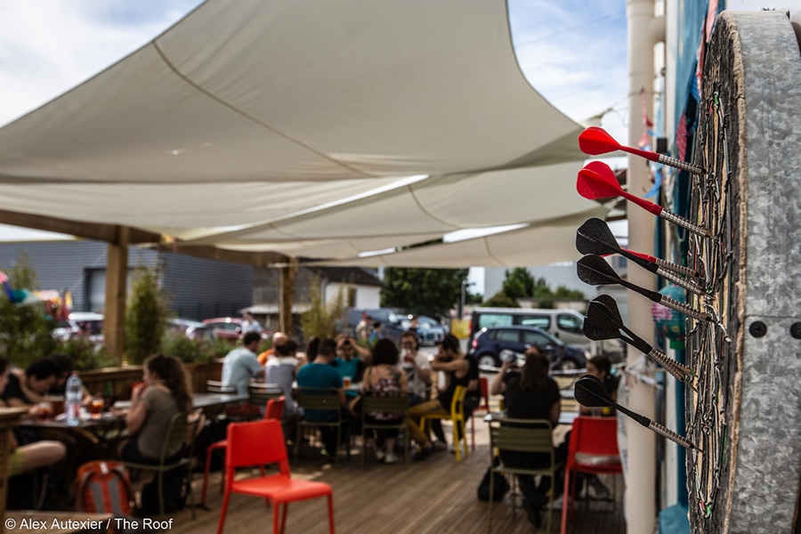 Une belle terrasse extérieure pour profiter des jours ensoleillés