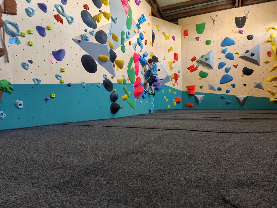 Mur d'escalade pour les enfants